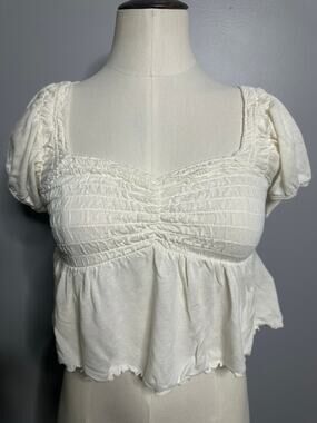 Urban Outfitters Shay Smocked Puff Sleeve Crop Top in White/Cream Size XS